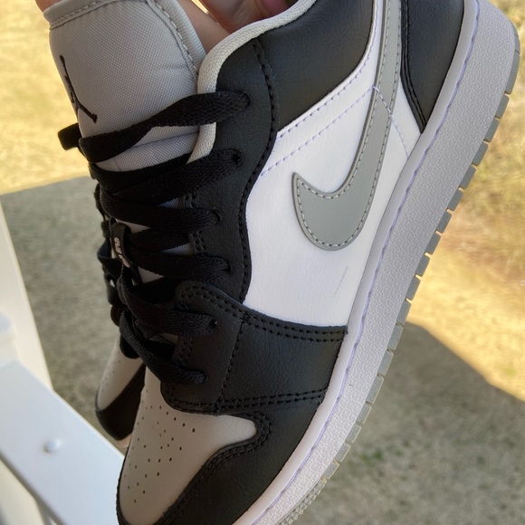 Jordan 1 Low - Picture 3 of 5